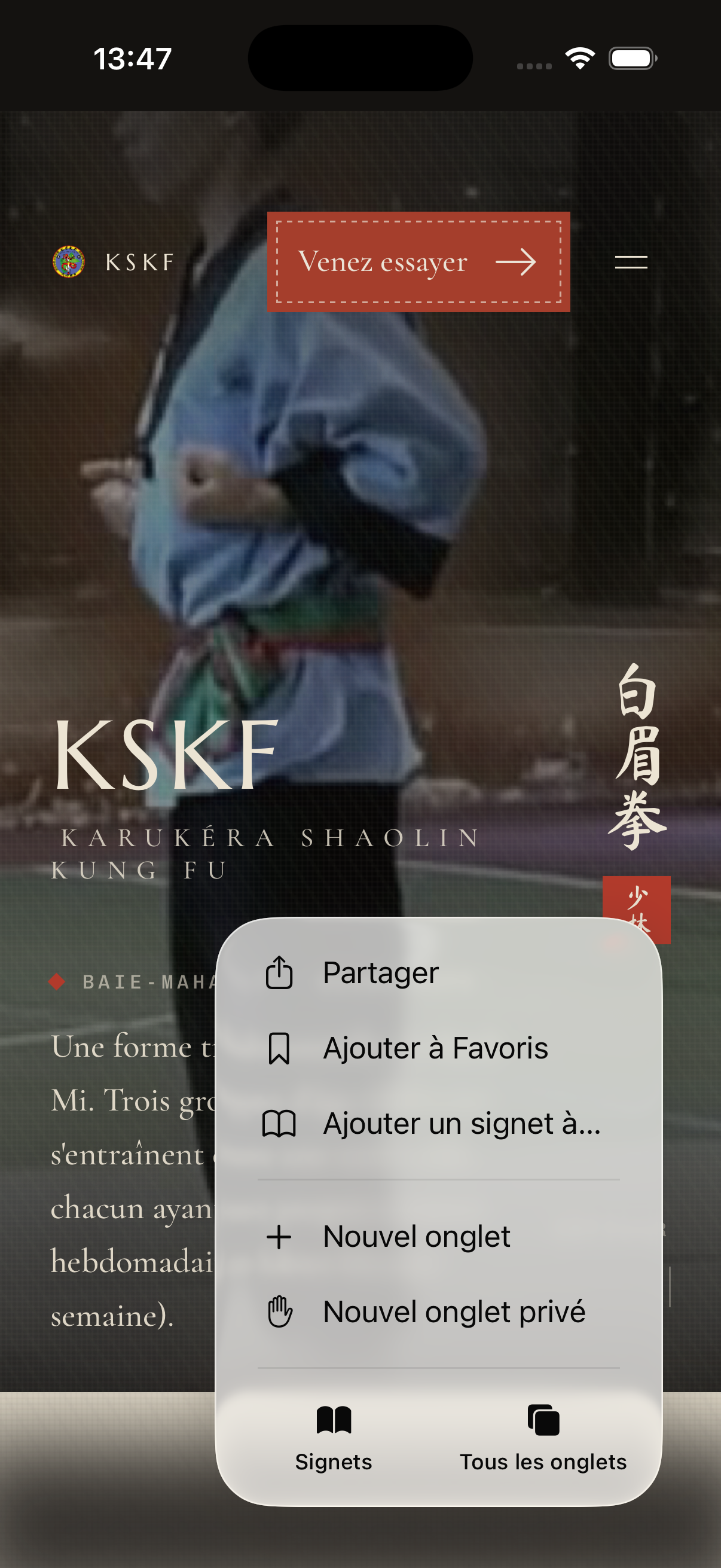 Le menu de Safari affiche Partager en première position.